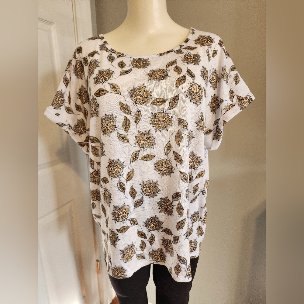 Maurices White and Gold Floral Short Sleeve Top